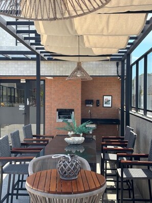 Basic Studio | Outdoor dining - Flat Cabo Branco Aurea 409 50m do mar (João Pessoa)