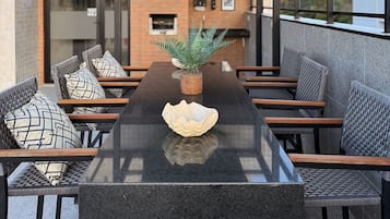 Basic Studio | Outdoor dining