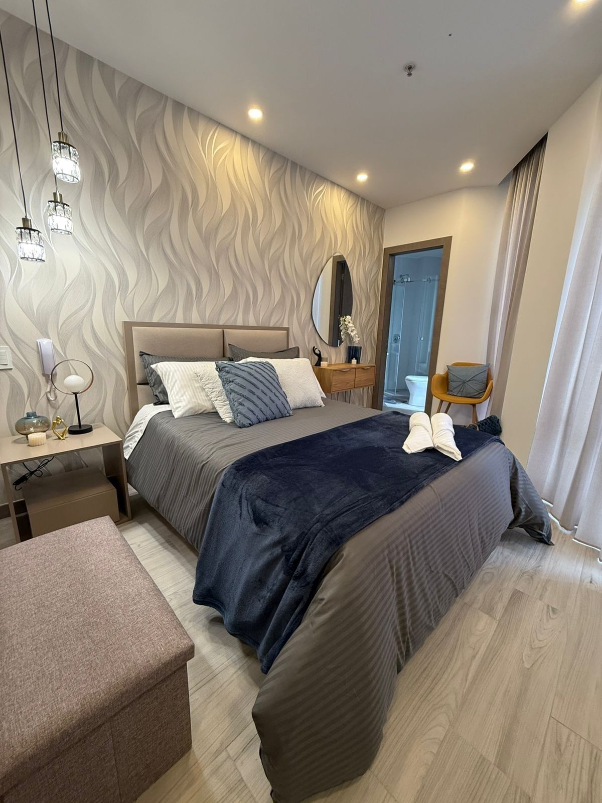 Iron/ironing board, WiFi, bed sheets