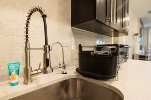 Fridge, microwave, oven, stovetop - Autumn Escape•Fire Pit, Fest & Arabia Trails•8P•3B (Lithonia)