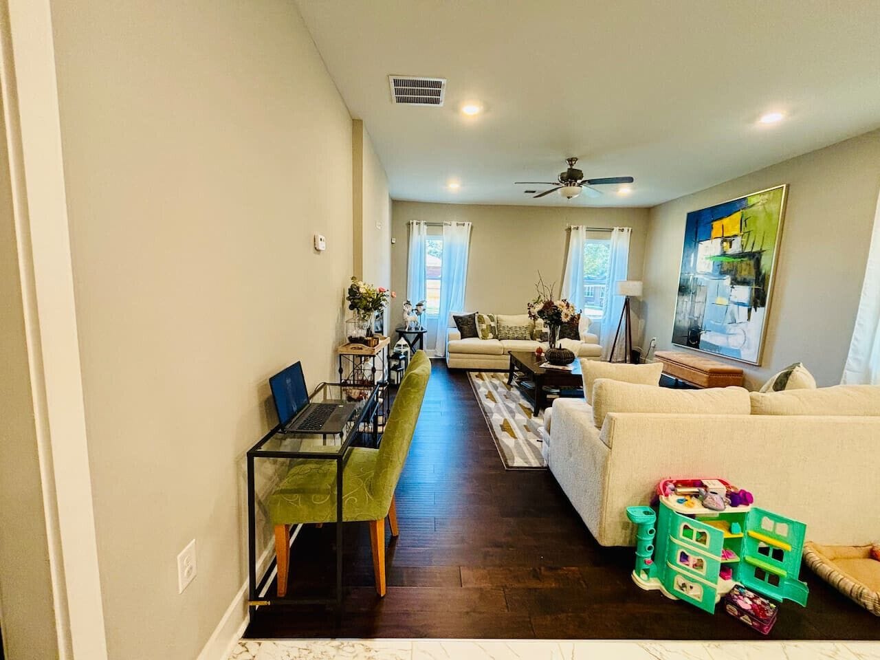 Fernseher, Kamin, Stereoanlage