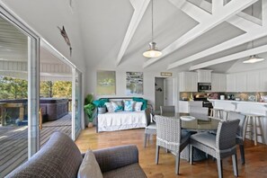 Interior - Spacious 5-bedroom house in fabulous Springfield, La with Waterfront access! (Springfield)
