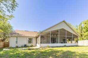 Exterior - Spacious 4-bedroom Home in Davenport Near Disney & Orlando (Davenport)