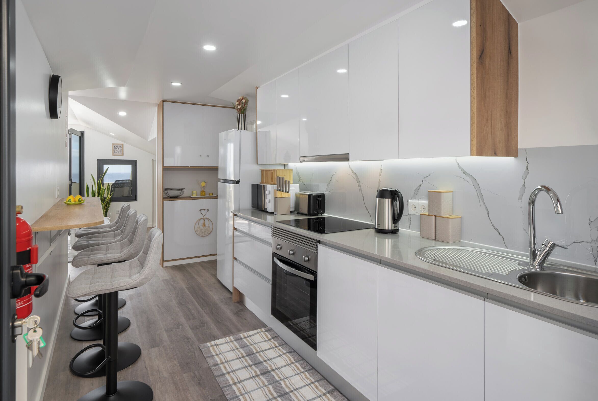 Kühlschrank, Mikrowelle, Ofen, Herdplatte