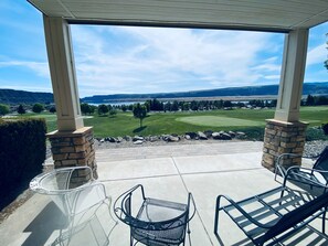 Terrace/patio - B07-Spacious 3-bedroom townhome in tranquil Quincy with AC (Quincy)