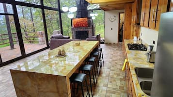 Fridge, stovetop, coffee/tea maker, toaster