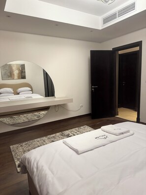 Iron/ironing board, WiFi, bed sheets - Charming 2BR In Cairo Festival City (Cairo Governorate)
