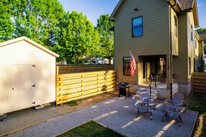 A house with a garage, a barbecue grill, and outdoor seating. - Pet-Friendly / No Fee / 3BR Sleeps 8 / Fenced Yard (Chattanooga)