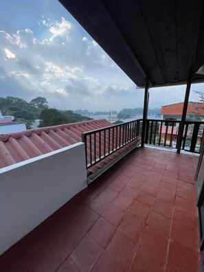 Property grounds - 3-Bedroom Retreat with Private Pool & Flexible Check In (Ciudad Vieja)