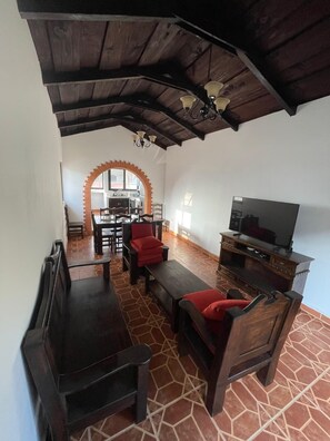 Interior - 3-Bedroom Retreat with Private Pool & Flexible Check In (Ciudad Vieja)