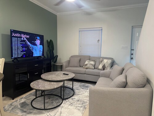 
Modern 2BR / 2.5BA Townhome • Private Baths • Ideal for Short or Extended Stays