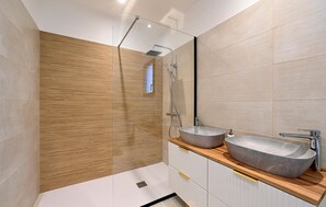 Hair dryer - Gorgeous home in Les Plans (Les Plans)