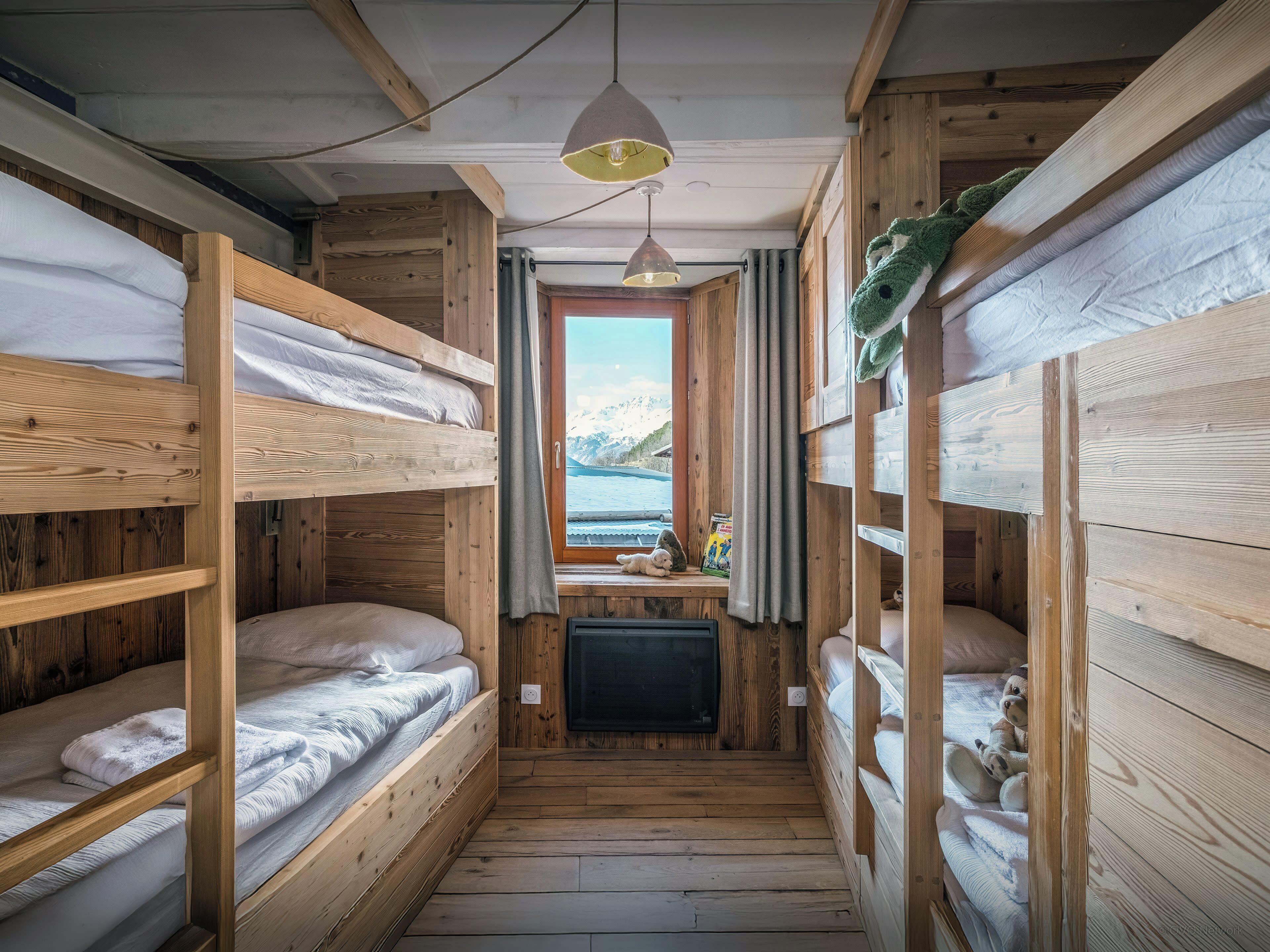 7 bedrooms, WiFi, bed sheets