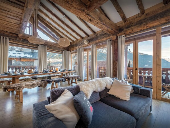 TV, fireplace, video games, stereo - Chalet La Pommeraie - Spacious chalet near Sainte-Foy - OVO Network (Sainte-Foy-Tarentaise)
