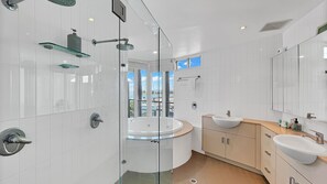 Shower - Solmar At The Waters Edge (Nelly Bay)
