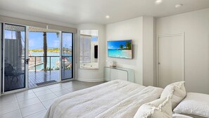 Internet, bed sheets - Solmar At The Waters Edge (Nelly Bay)