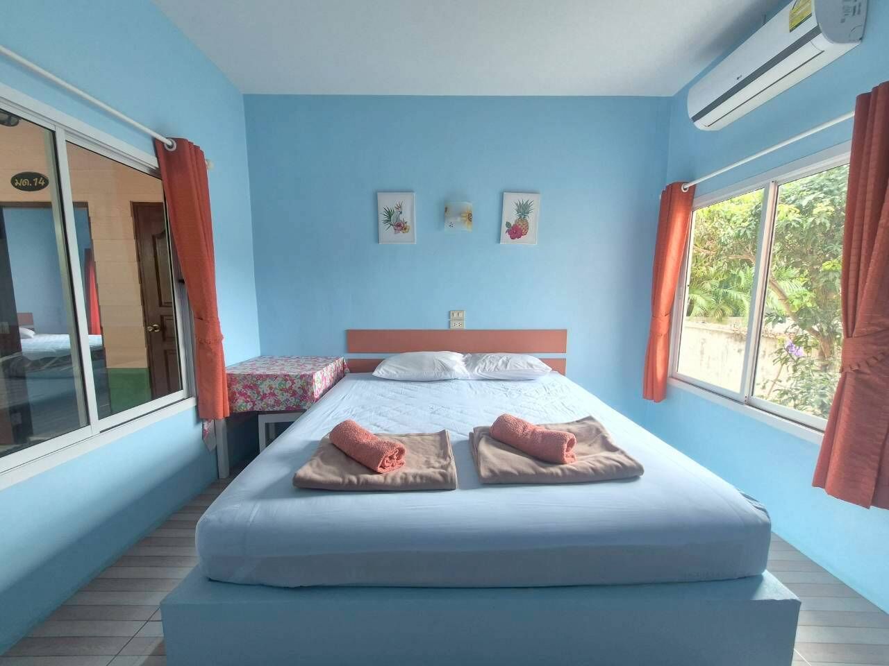 Klassieke kamer, 1 twee- of 2 eenpersoonsbedden, balkon, uitzicht op tuin | Een bureau, gratis wifi