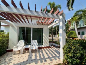 Signature-Ferienhaus, Balkon, Gartenblick | Terrasse/Patio