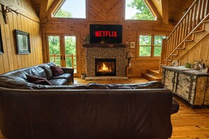Smart-TV, Kamin, Videospiele, DVD-Player