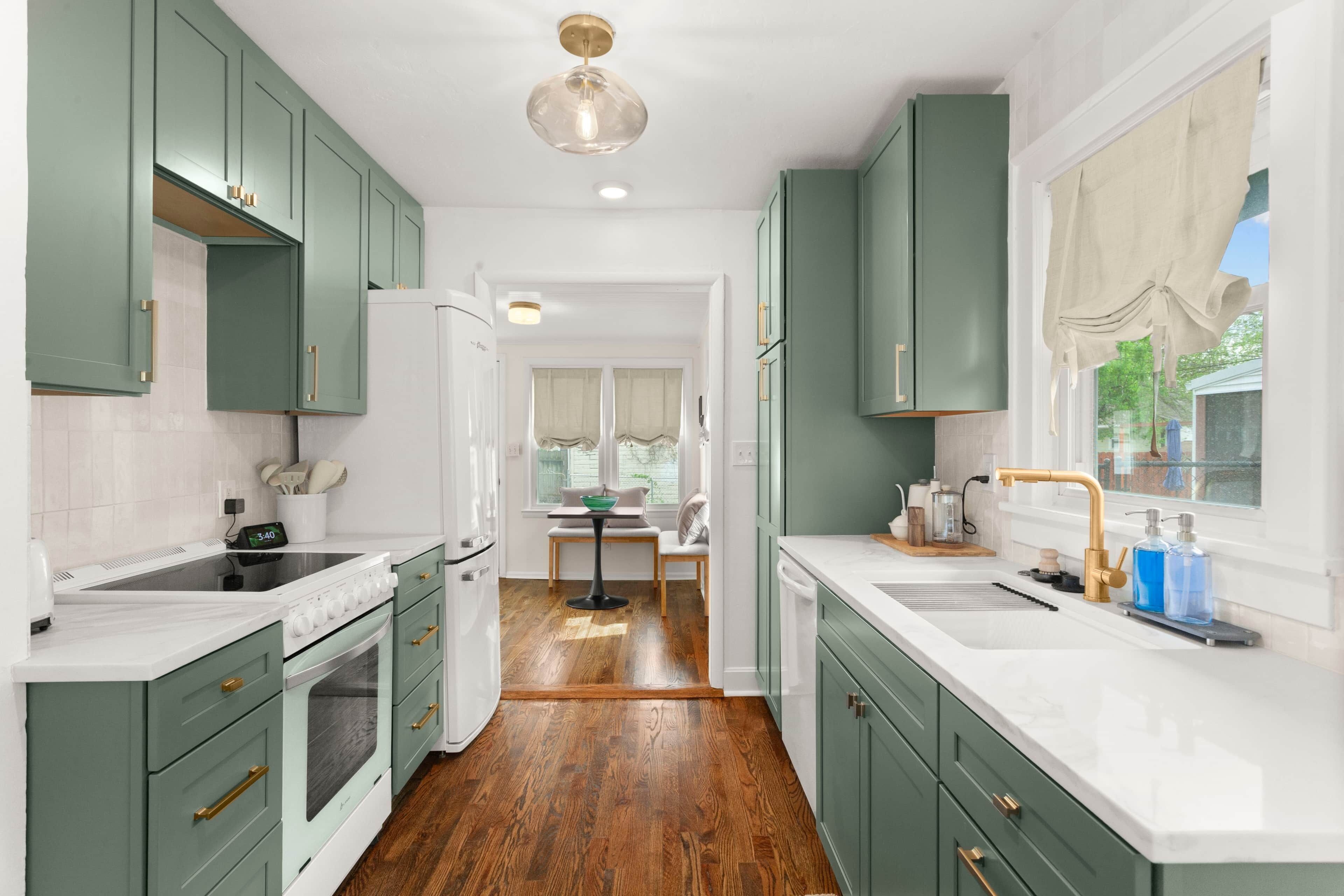 Refrigerador, microondas, horno, placa de cocina