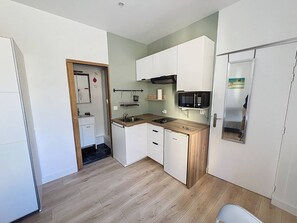 Kühlschrank, Kochgeschirr/Geschirr/Besteck
