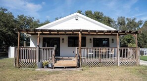 Exterior - Spacious 3-bedroom house in tranquil Palmetto with AC and gym (Palmetto)