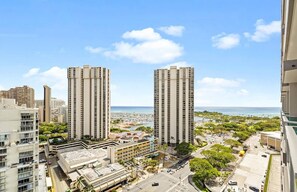 Exterior - Amazing Marina & Partial Ocean View Studio 1353 (Honolulu)