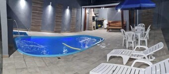 Vacation home with pool in Matinhos/Paraná. Near the concert arena