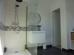 Bathroom - House for 8 people, beach and shops within walking distance. (DAMGAN)