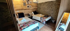2 chambres, fer et planche à repasser, Wi-Fi gratuit, draps fournis