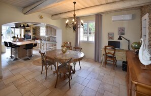 Dining - Maison avec piscine privée (Entraigues-Sur-La-Sorg)