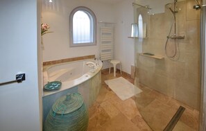 Hair dryer - Maison avec piscine privée (Entraigues-Sur-La-Sorg)
