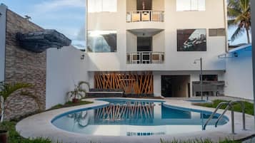 Outdoor pool, sun loungers