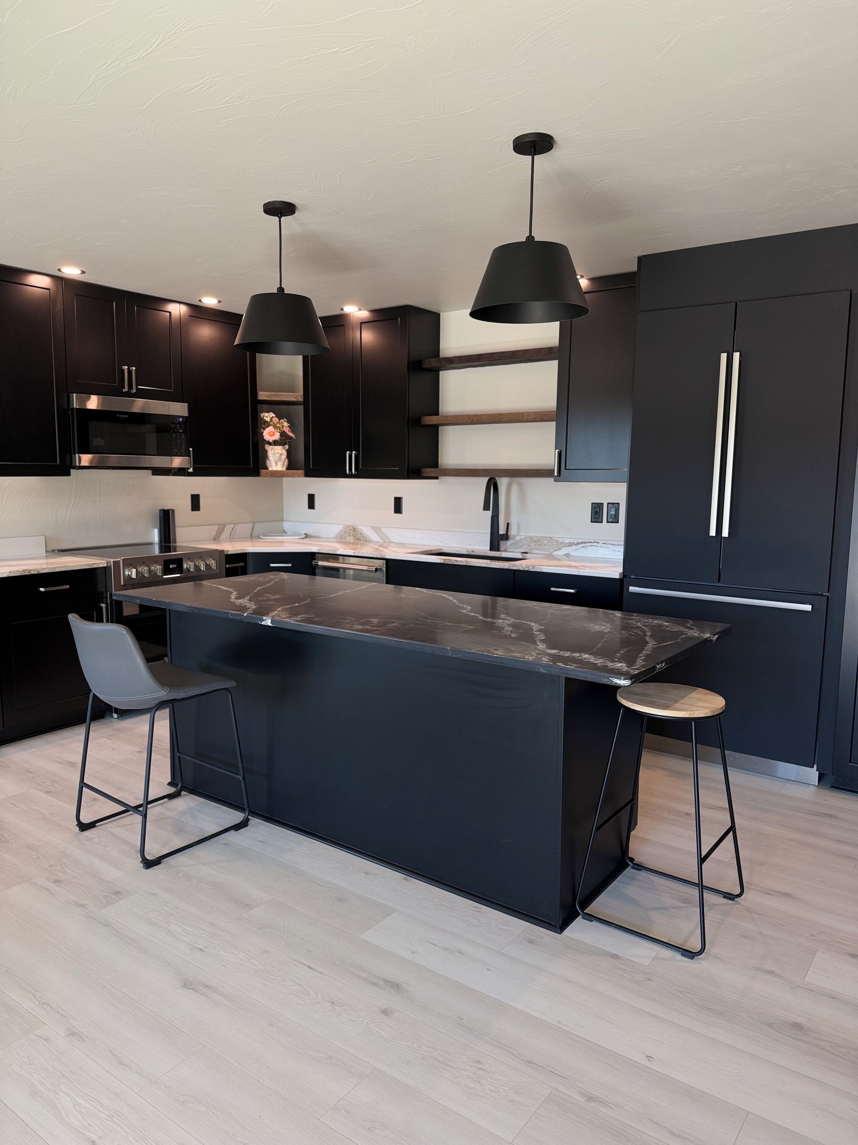 Frigorifero, microonde, forno, piano cottura