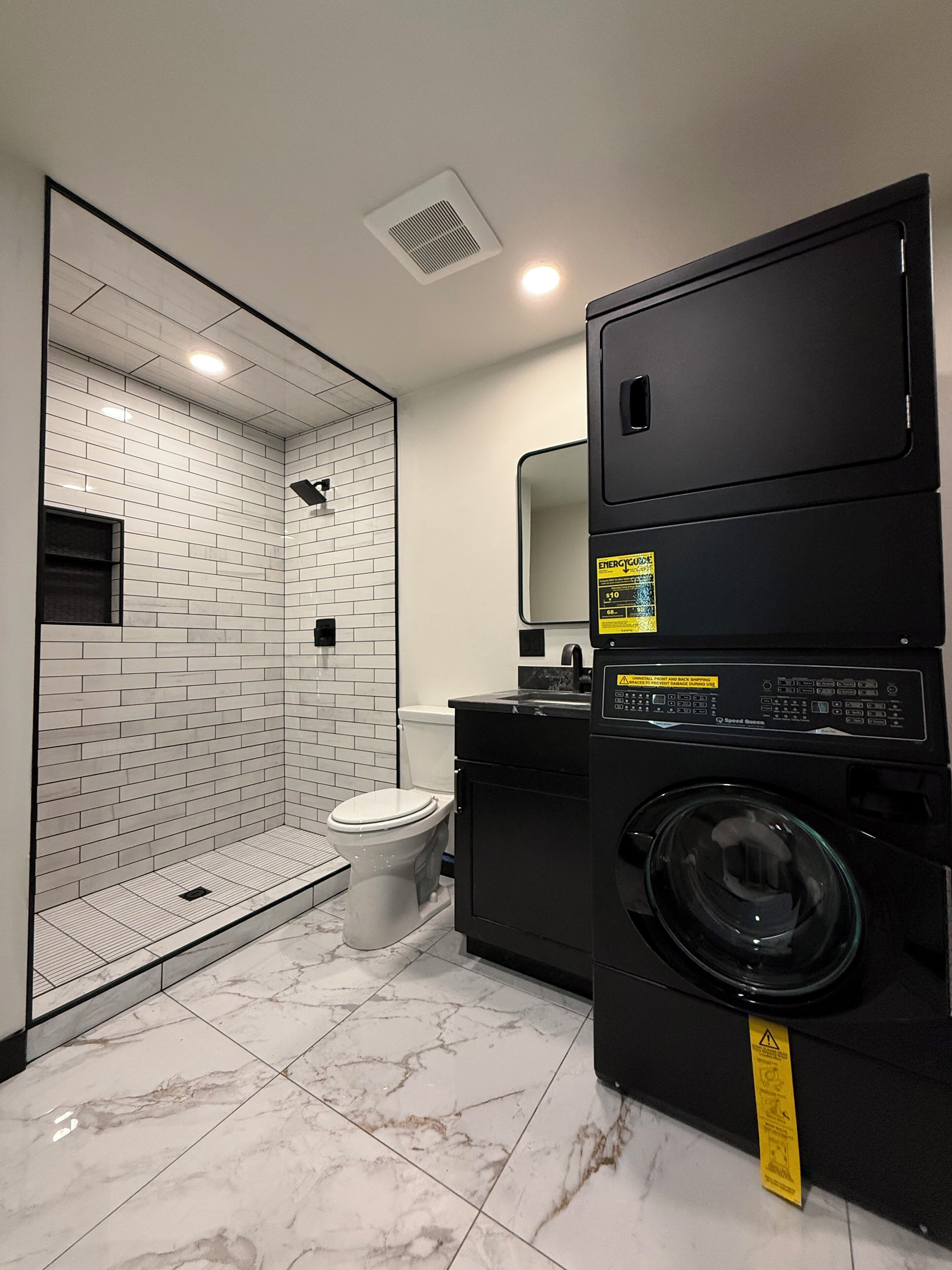 Doccia, asciugamani, sapone, shampoo