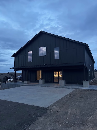 Luxury Home with Movie Room - right outside of Helena