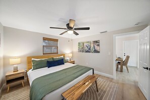 Free WiFi, bed sheets - Private Pool + Fire Pit | Dandelion Drift (Sarasota)