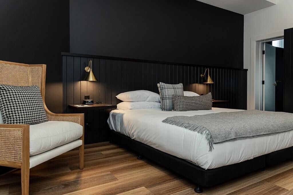 Quarto quádruplo standard, acessível para pessoas com deficiência física | Cofres nos quartos, ferros/tábuas de passar roupa, Wi-Fi de cortesia