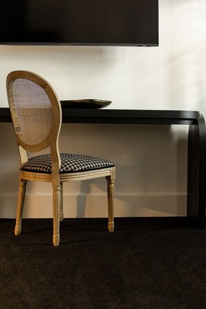 Standard-Doppelzimmer, 1 King-Bett, Erdgeschoss | Zimmersafe, Bügeleisen/Bügelbrett, kostenloses WLAN, Bettwäsche