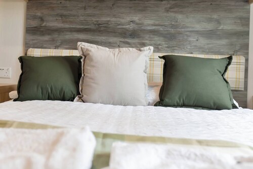 The Roxburgh Signature Lodge - Sleeps 6