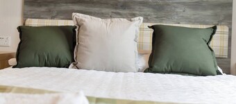 The Roxburgh Signature Lodge - Sleeps 6