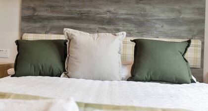 The Roxburgh Signature Lodge - Sleeps 6