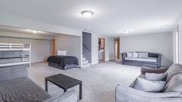 4 Schlafzimmer, Bügeleisen/Bügelbrett, kostenloses WLAN, Bettwäsche