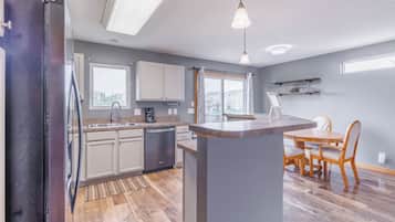 Mikrowelle, Ofen, Herdplatte, Geschirrspüler