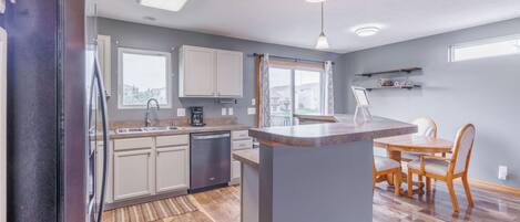 Micro-ondes, four, plaque de cuisson, lave-vaisselle