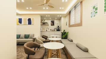 Lobby-lounge