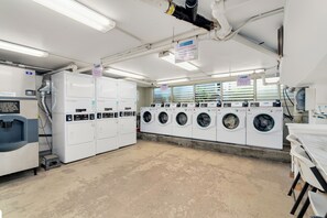 Interior -  Waikiki Grand Hotel® 716 ¦ Queen 7th Fl Studio-Suite w/Kitchen & Pool (Honolulu)