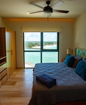 Fer et planche à repasser, Wi-Fi gratuit, draps fournis