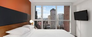Iron/ironing board, WiFi, bed sheets - Visit Vancouver BC Canada for FIFA June and July. Park and walk to BC Place. (Vancouver)