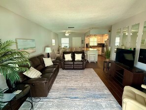Smart TV - Location! 2-Bed Condo w/pool right on Bradenton Beach! Walk to Everything! (Bradenton Beach)